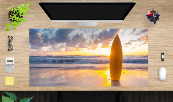 Schreibtischunterlage groß Surfbrett am Strand aus Vinyl