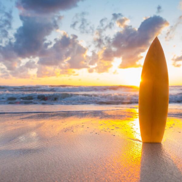 Schreibtischunterlage Surfbrett am Strand, aus Vinyl