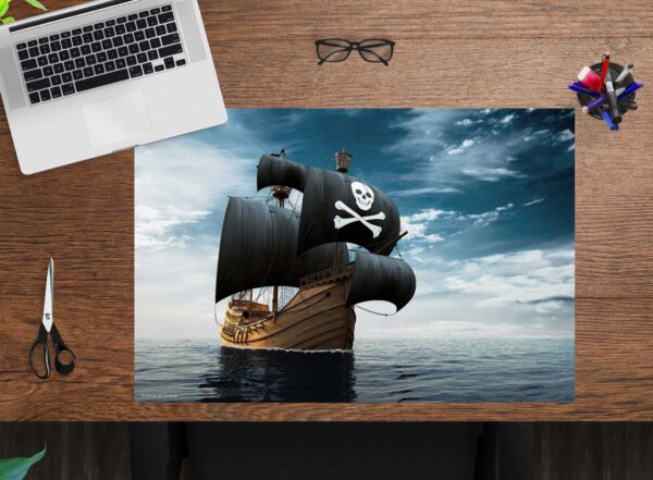 Schreibtischunterlage - Piratenschiff - aus Vinyl